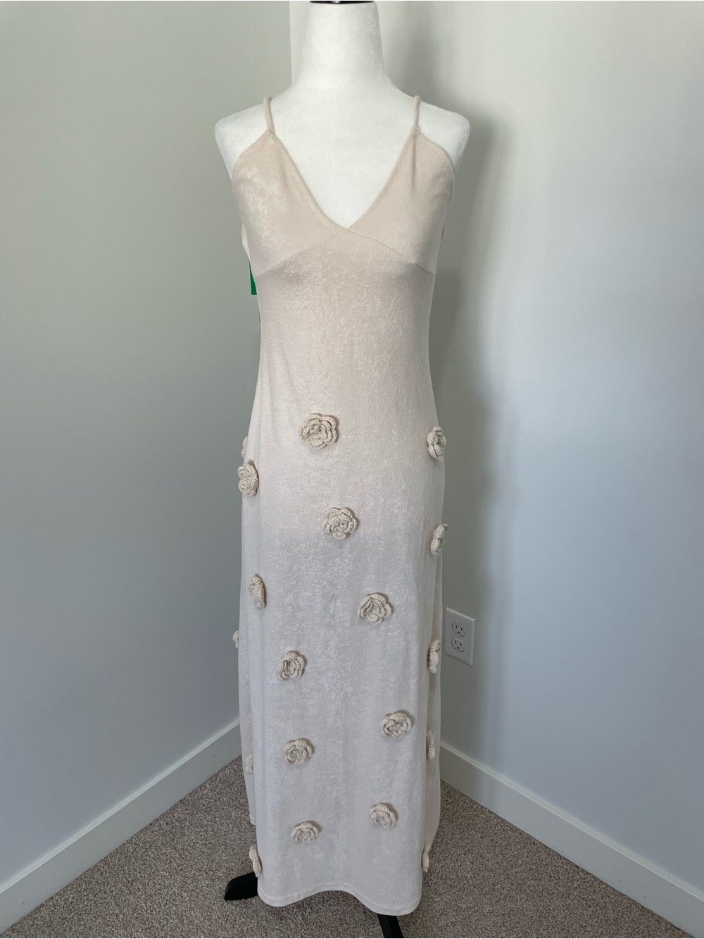 RanRui Beige Women’s V-Neck Floral Appliqué Maxi Dress - Size Medium - NWT